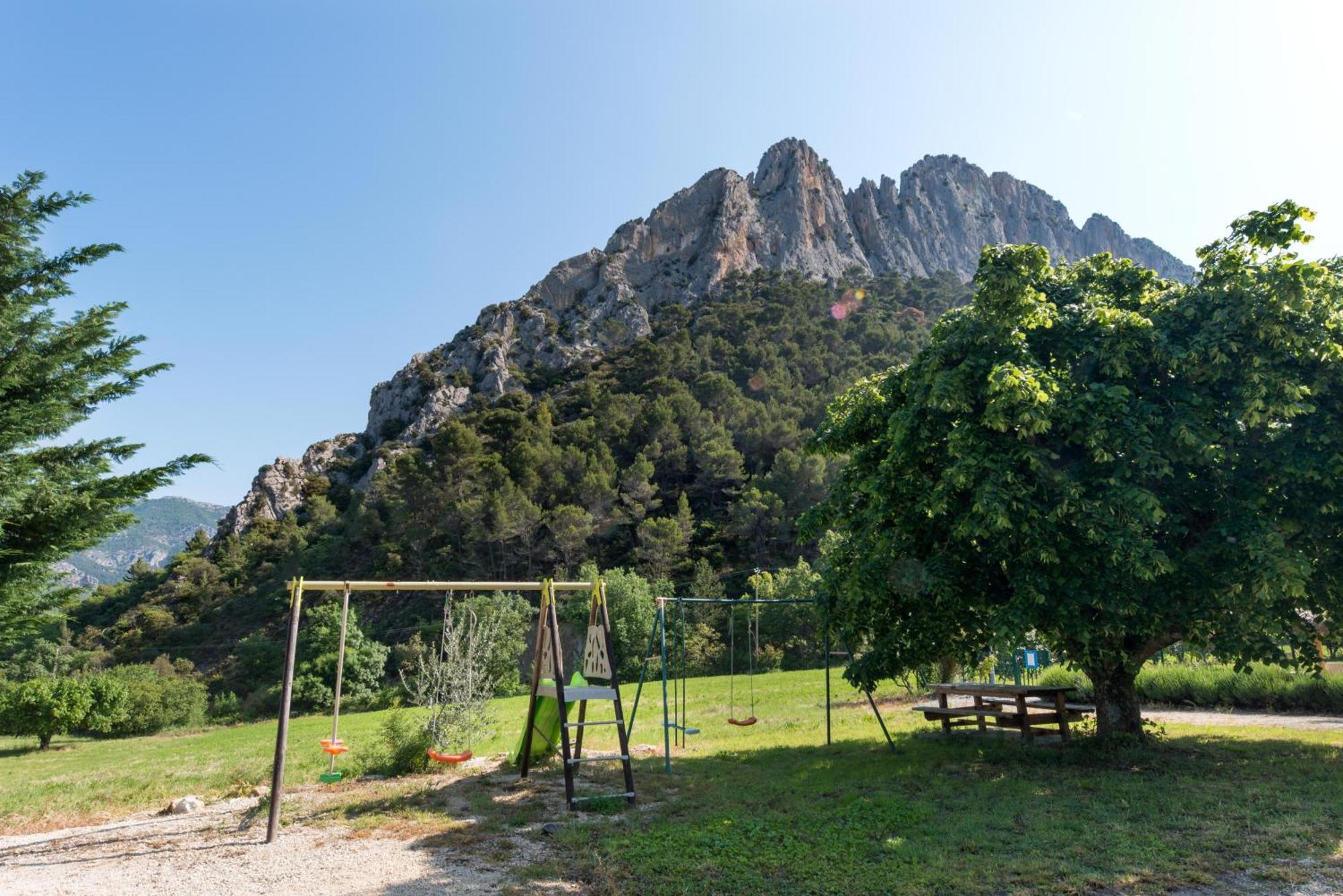 Domaine Saint Julien Hotell Buis-les-Baronnies Exteriör bild