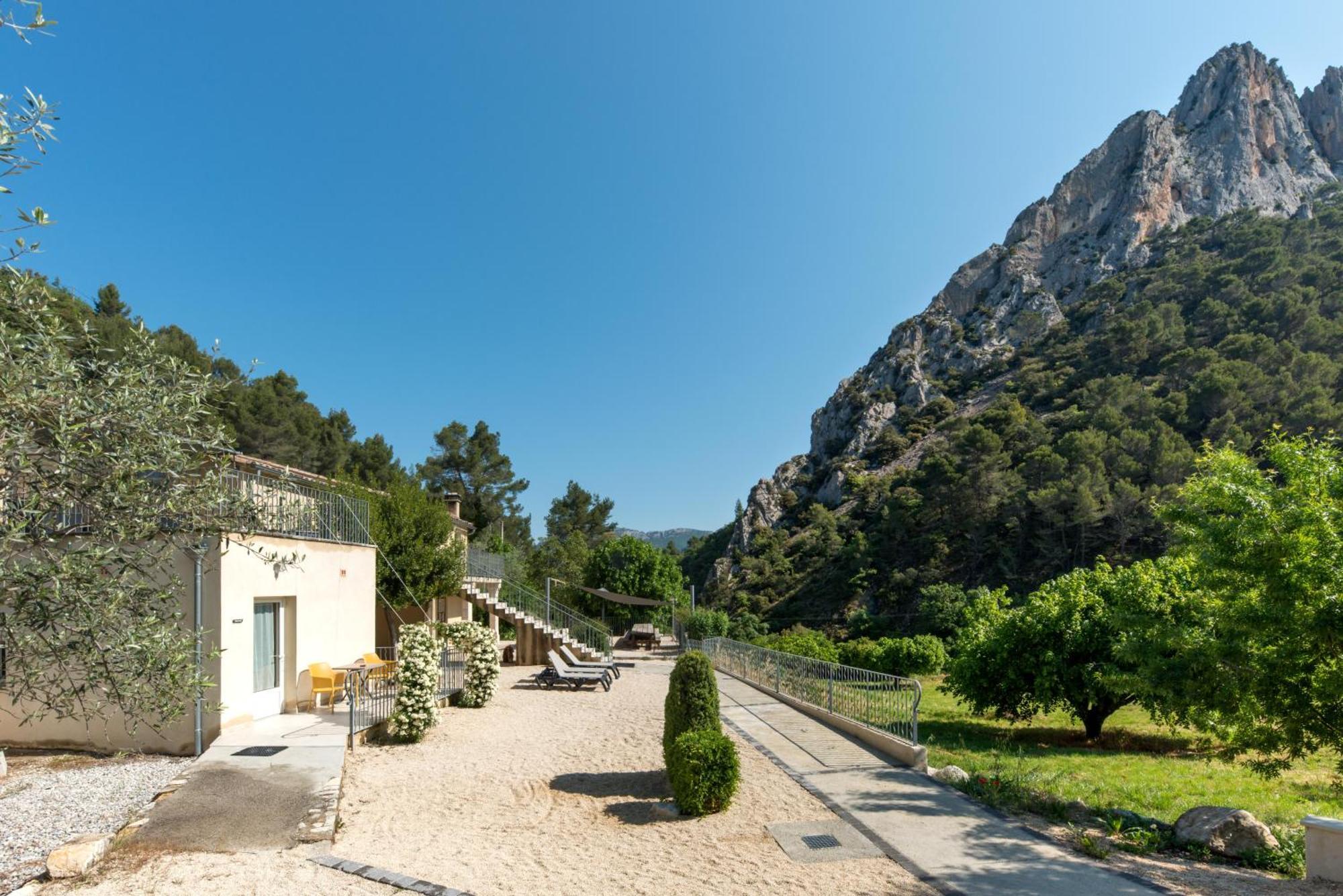 Domaine Saint Julien Hotell Buis-les-Baronnies Exteriör bild